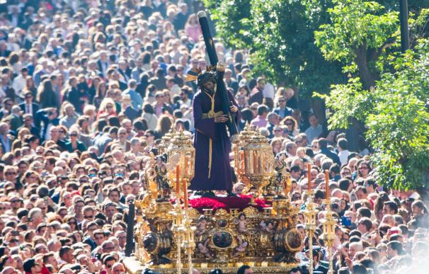 Más de 220.000 personas presencian el regreso del Gran Poder a su Basílica "sin incidencias de relevancia"