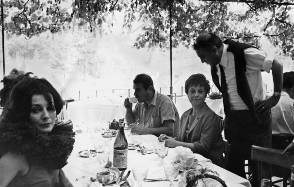 París se rinde ante Fellini y celebra el cincuentenario de su "Dolce Vita"