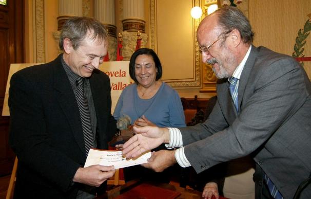 Javier Sarti recibe el Premio de Novela Ateneo-Ciudad de Valladolid