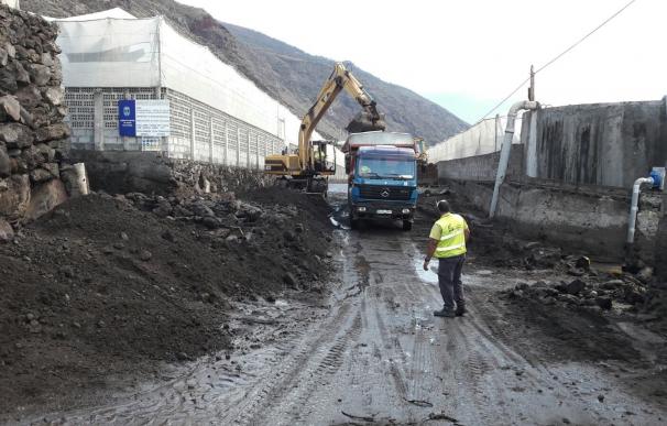 La lluvia provoca desprendimientos en dos carreteras de La Palma