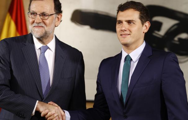 Rivera traslada a Rajoy su disposición para iniciar "cuanto antes" la negociación de los Presupuestos y techo de gasto