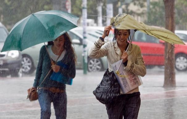 El temporal de lluvia y viento pone en alerta a quince provincias