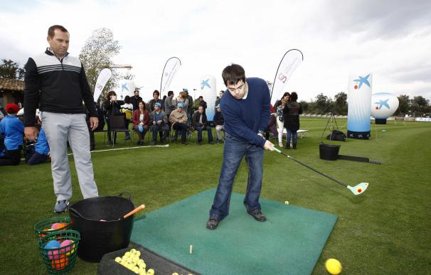El jugador Sergio García enseña golf a personas con discapacidad a favor de la inclusión