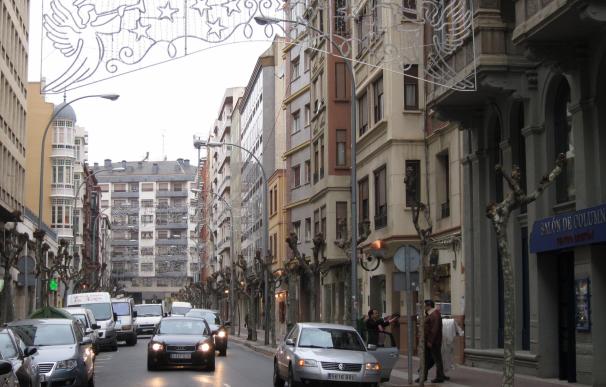 El Ayuntamiento aprueba 75.000 euros para iluminar zonas comerciales en Navidad