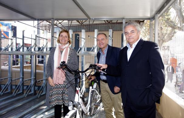 FGC instala un aparcamiento para 24 bicicletas en la estación de Sant Boi de Llobregat