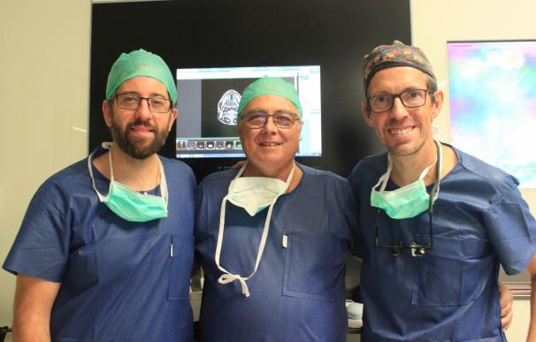 Cirujanos españoles retransmiten una compleja operación de cirugía endoscópica de glándulas salivales