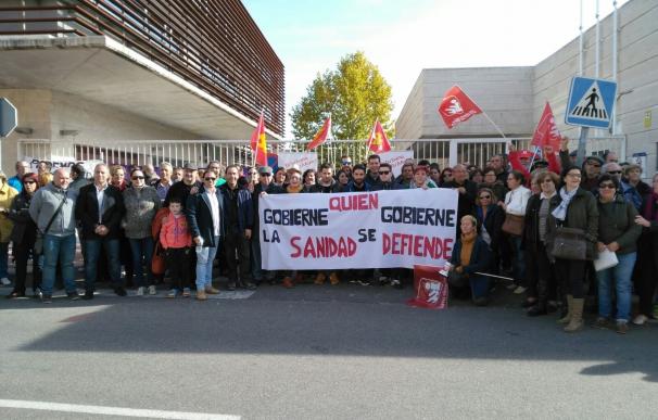 Casi 300 personas se concentrab en Torrijos (Toledo) en defensa de la sanidad pública y por la recuperación del CEDT