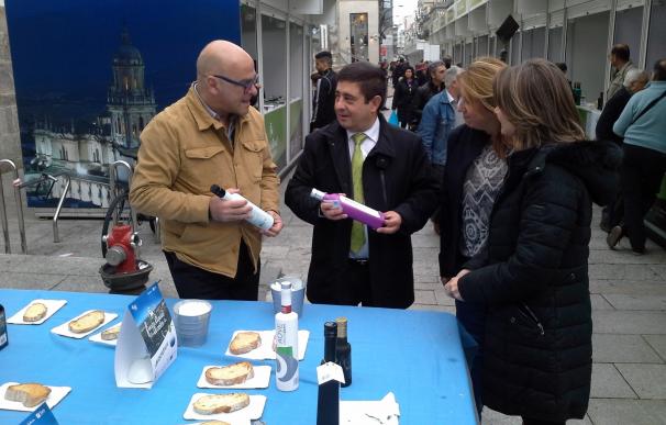 Vigo degusta el Primer Aceite de Jaén con un millar de tostadas "regadas" con virgen extra