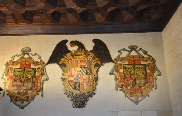 Restaurados los escudos del siglo XVI en la entrada de la Capilla Real de Granada