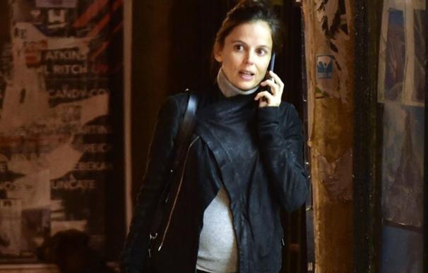 Elena Anaya presume de embarazo por Madrid en la recta final de su dulce espera
