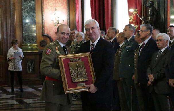La Delegación del Gobierno en Aragón recibe el premio "General Palafox"