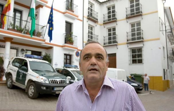 El alcalde de Almogía vuelve al trabajo tras concluir anoche el registro