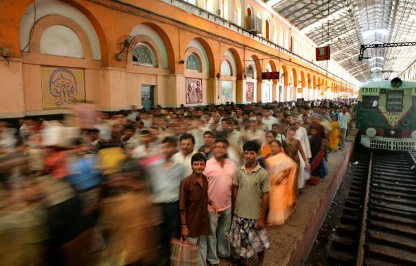 Al menos 10 muertos en choque de dos trenes de pasajeros en el norte de India