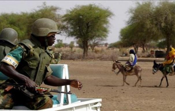 Soldados de la Unión Africana, durante su misión de paz en Darfur | EFE