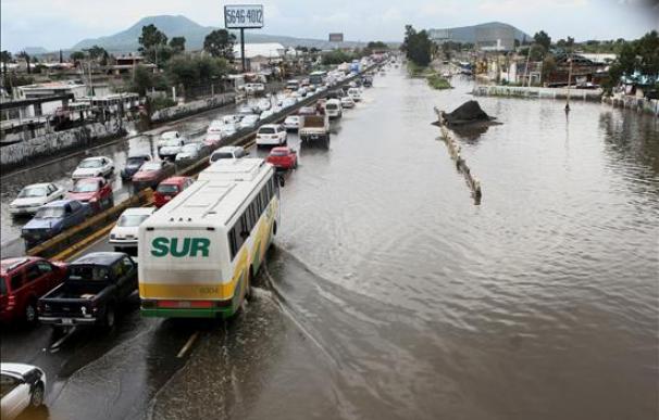 EE.UU. emite alerta de viaje por el paso del huracán "Jimena" en México