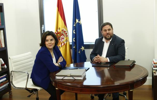 Rajoy mantiene a Santamaría como su mano derecha y le confía las relaciones con Cataluña y las demás CCAA
