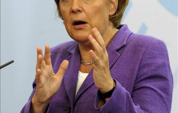 Merkel afirma que gobernará con los liberales aunque sea "con un voto de mayoría"
