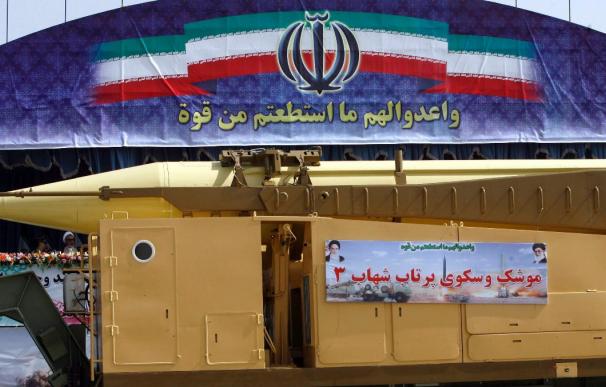 Irán prueba "con éxito" una nueva lanzadera múltiple de misiles