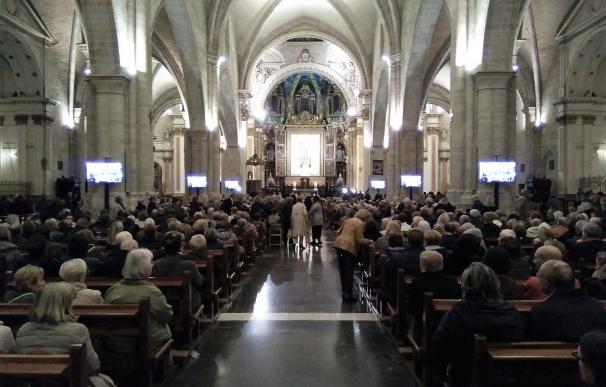 Familiares, amigos y dirigentes del PP llenan la Catedral de Valencia para rezar por Rita Barberá