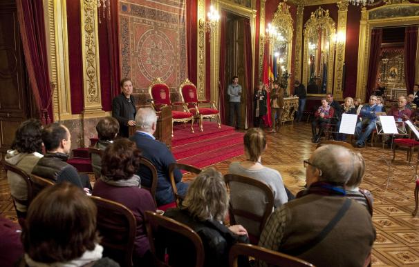 El Palacio de Navarra recibe al primer grupo de las visitas programadas con motivo del Día de Navarra