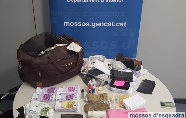 Una pareja compra un piso en Lleida y encuentra billetes falsos en el trastero