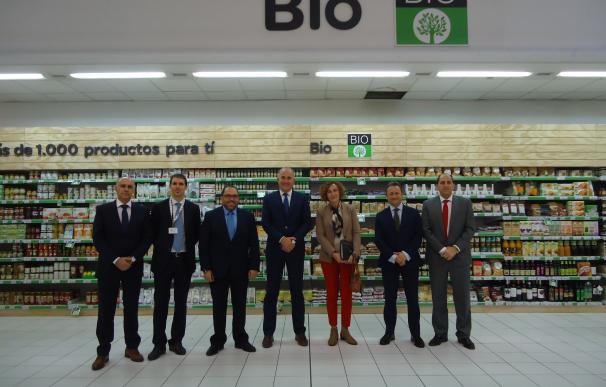 Junta y Carrefour impulsan nuevas vías para difundir las bondades de los productos ecológicos entre los consumidores