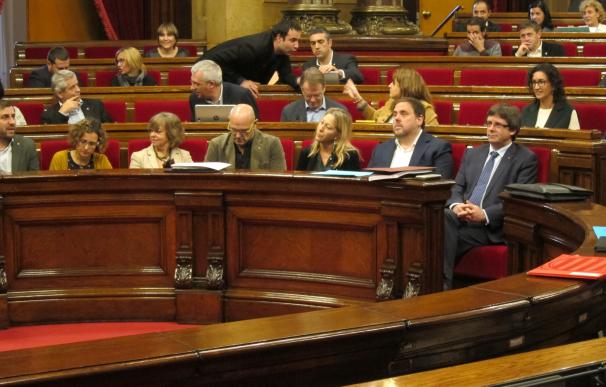 Puigdemont pide a Rajoy diálogo sin condiciones y Albiol replica que no habrá referéndum