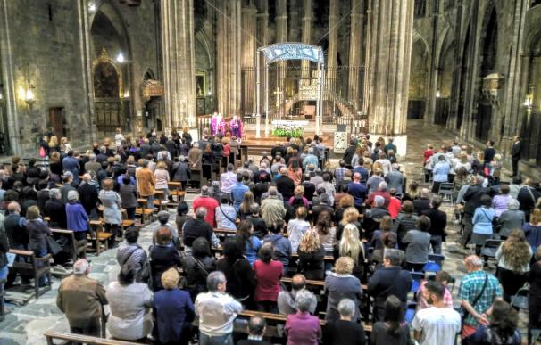 Más de 500 personas acuden a la III misa por los difuntos organizada por Mémora en Girona