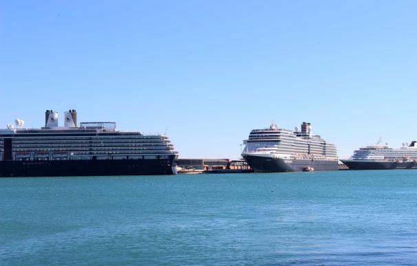 Tres cruceros de Holland America Line coinciden en el puerto de Málaga este lunes
