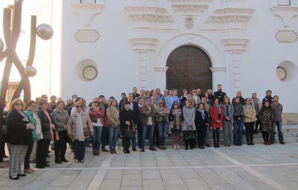 La Asamblea de Extremadura celebra un minuto de silencio en memoria de las últimas víctimas de accidentes laborales