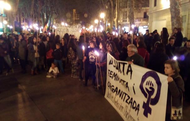 Más de 500 personas claman contra la violencia machista en Palma