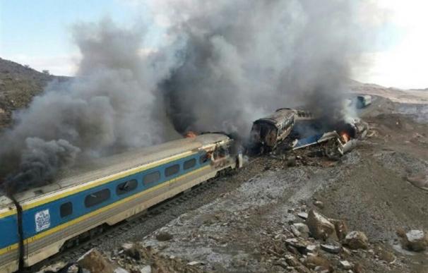 Al menos 31 muertos en choque de trenes en Irán