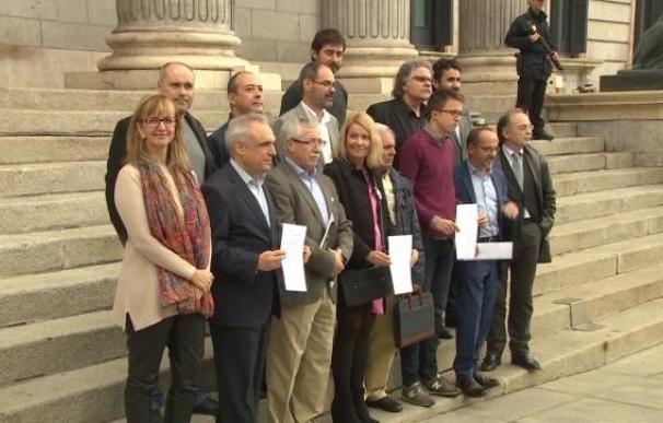 PSOE y Podemos critican el veto del Gobierno a la ley de subida de pensiones y Ciudadanos les aconseja rehacerla