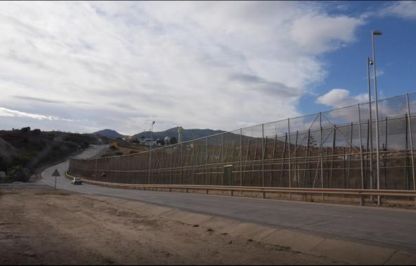 Amnistía denuncia expulsiones sumarias, abusos policiales y malas condiciones en los CETI de Ceuta y Melilla