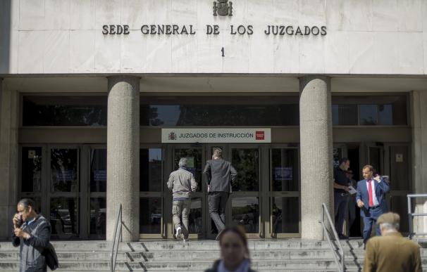 La Defensora del Pueblo pide a los juzgados de Plaza de Castilla que puedan pasar detenidos por las tardes