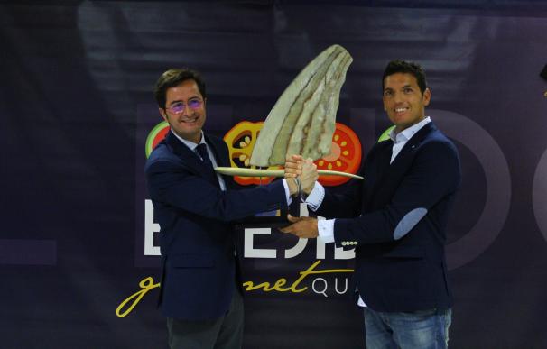 El Ejido nombra al bicampeón mundial de windsurf Víctor Fernández su Embajador Honorífico