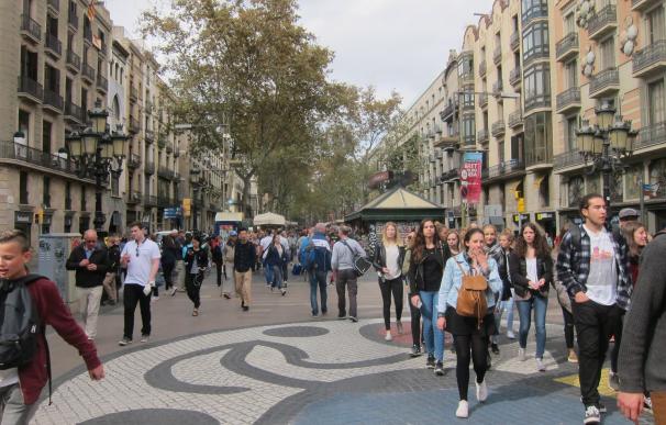 Catalunya bate récord de turistas extranjeros con 18 millones y es la primera comunidad de destino