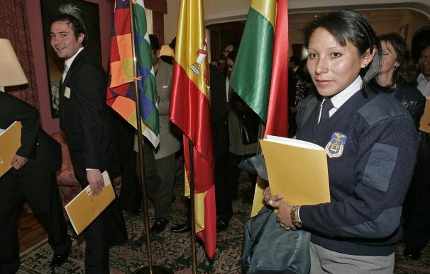 Estudiantes bolivianos viajan a España con becas para ampliar sus conocimientos