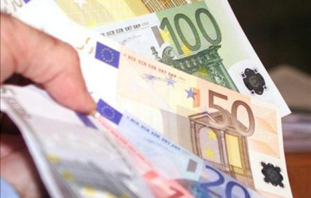 El euro sube ligeramente hasta 1,4277 dólares en la apertura