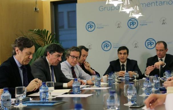 El PP pide a la Generalitat dedicar dinero para ambulancias que evitan que mueran niñas y no en un proceso "delirante"
