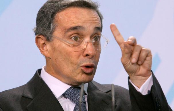 Uribe definirá si se presenta a la reelección cuando se apruebe el referendo
