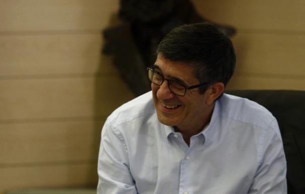 Patxi López da la bienvenida a la candidatura de Pedro Sánchez, pide "compañerismo" y no "enfrentar" a los militantes