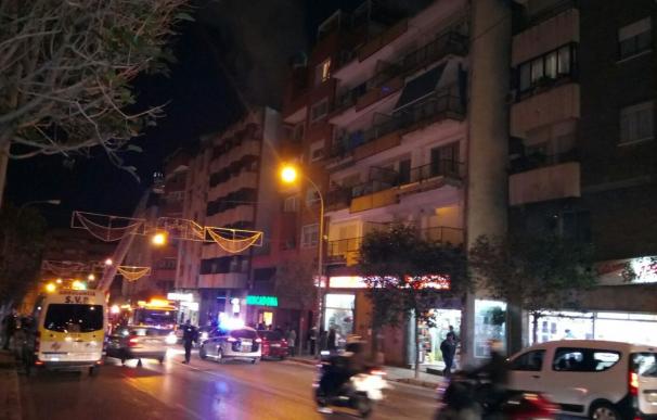 AMP. Una mujer fallece en el incendio de una vivienda en Alicante