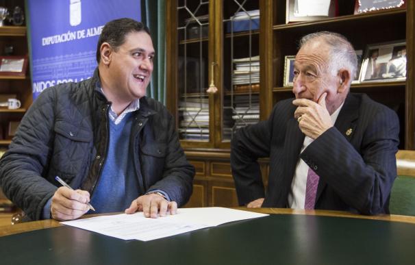 Diputación y Ayuntamiento de Canjáyar firman el convenio de cesión de la nave del retén de la localidad