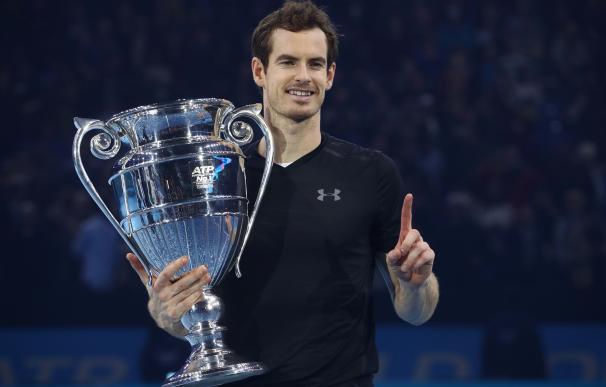 Murray posa con su trofeo de campeón.