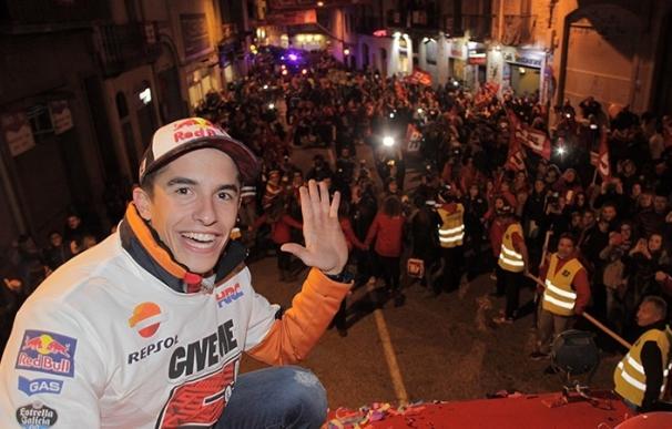 Márquez celebra con Cervera su quinto título mundial
