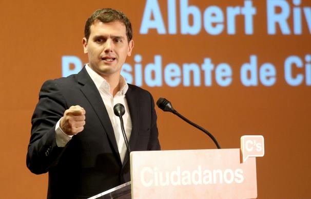 Rivera (C's) afirma que Puigdemont y Rajoy están obligados a buscar un "espacio común"