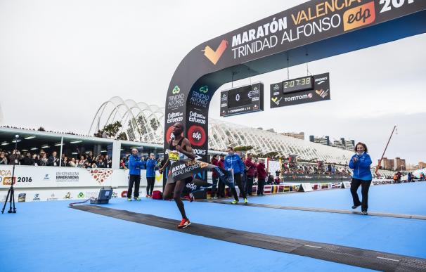 Kipchirchir se impone en un Maratón de Valencia con dominio keniata