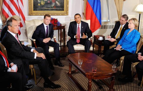 Obama y Medvédev expresan confianza en logro acuerdo nuclear este diciembre