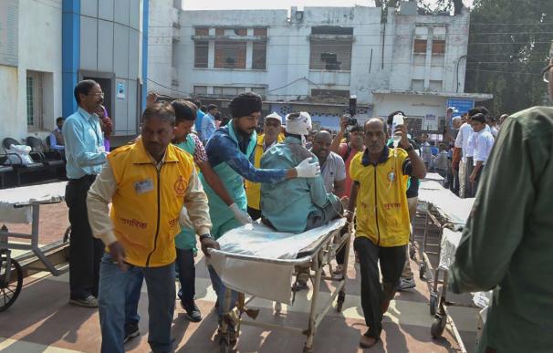 Más de cien muertos por un accidente ferroviario en el norte de India